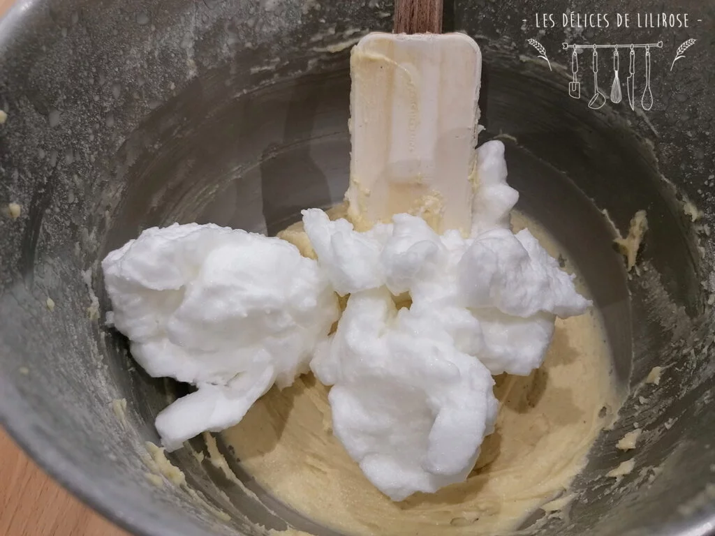Ajout des blancs d'oeufs montés