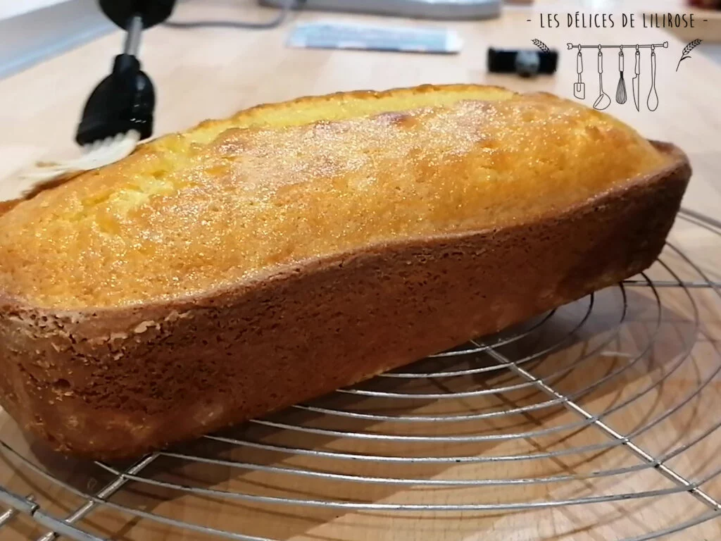 Imbibage du Cake avec le sirop