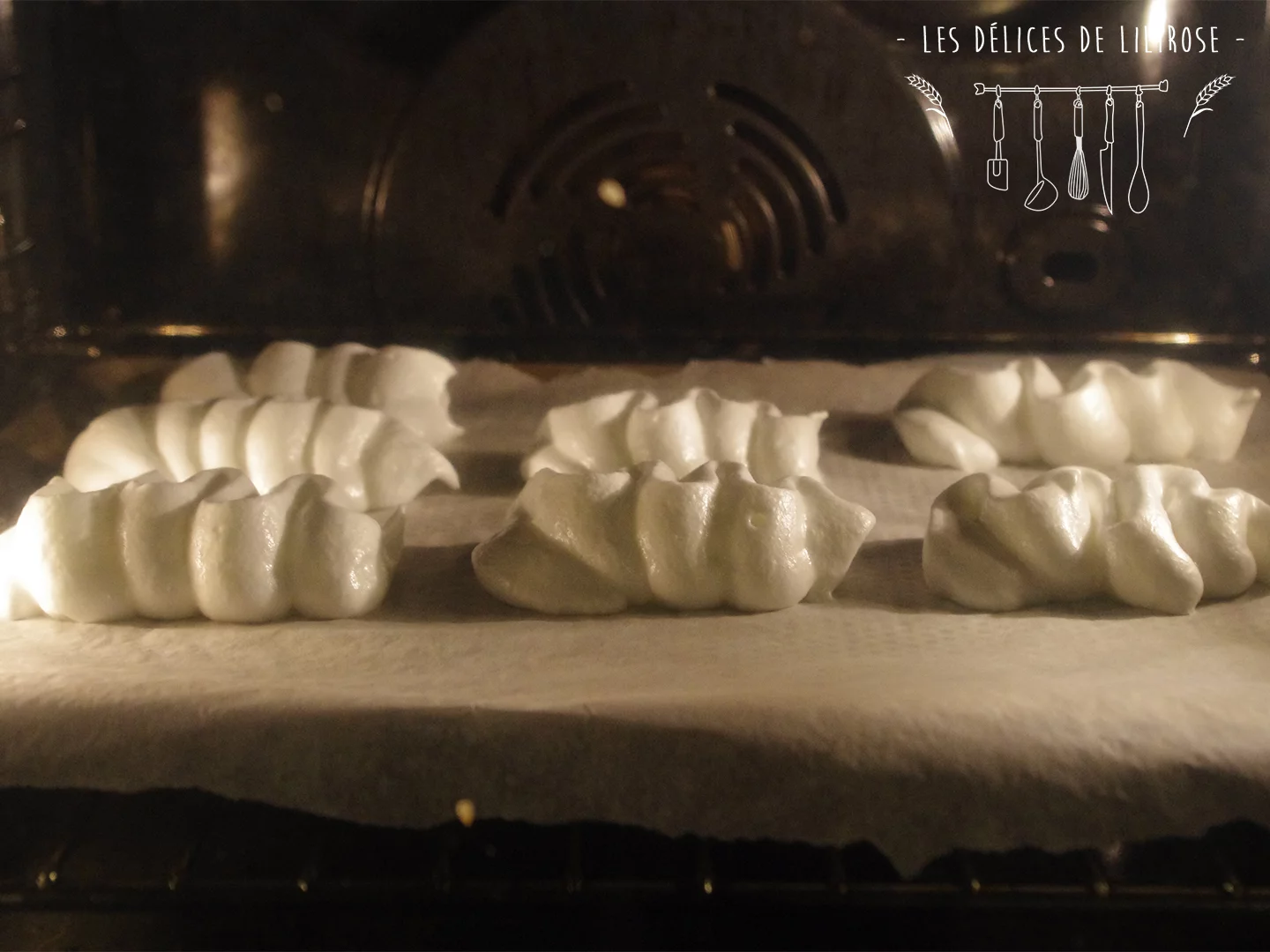 Cuisson de petites meringues italiennes