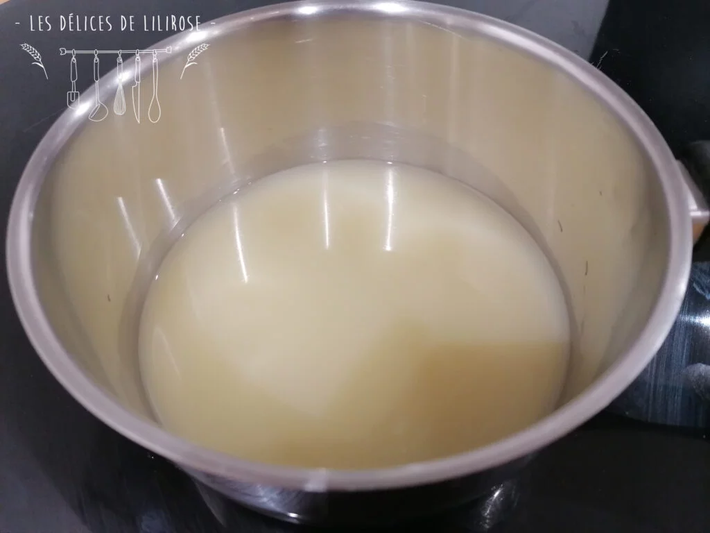 On fait chauffer le jus de citron avec le sucre