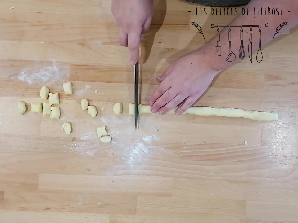 Découpage de la pâte à gnocchi