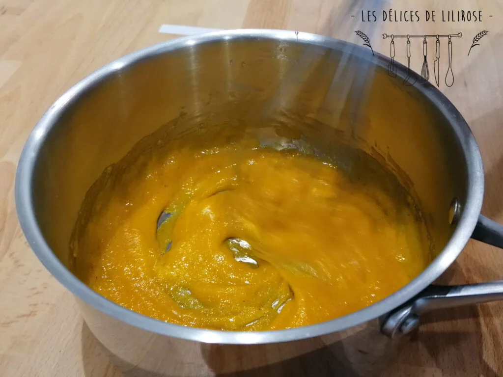 Blanchir les oeufs et le sucre